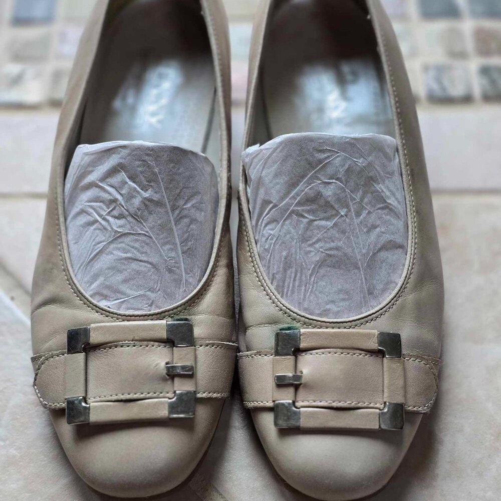 Jenny Ara tan shoes with silver buckle EU38